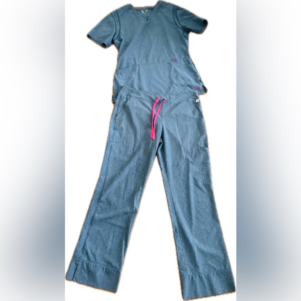 Smitten women’s scrubs size Medium